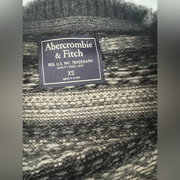 Abercrombie and Fitch Crewneck Men’s XS Wool Blend Gray Fair Isle Sweater - Picture 4 of 6